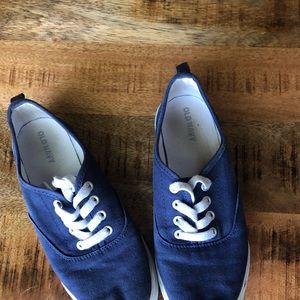 Old navy plain navy tennis shoes.